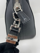 Load image into Gallery viewer, Givenchy Antigona SM SKU734
