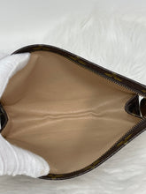 Load image into Gallery viewer, Toiletry 19 SKU1537