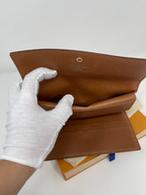 Load image into Gallery viewer, International Wallet SKU831