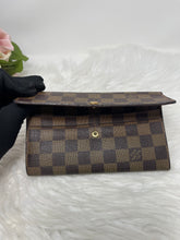 Load image into Gallery viewer, Sarah DE Wallet SKU6335