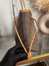 Load image into Gallery viewer, Neverfull GM Beige SKU6347