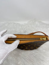 Load image into Gallery viewer, Drouot Crossbody SKU1540