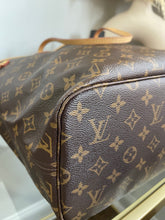 Load image into Gallery viewer, Neverfull MM Cerise SKU6340