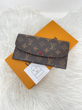 Load image into Gallery viewer, Emilie Wallet Fuchsia SKU6082