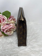 Load image into Gallery viewer, Toiletry 26 SKU6324