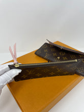 Load image into Gallery viewer, Josephine Wallet Pink