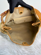 Load image into Gallery viewer, Galleria PM Azur SKU742