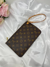 Load image into Gallery viewer, Neverfull Pouch MM Beige SKU6270