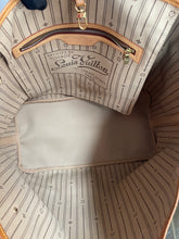 Load image into Gallery viewer, Neverfull GM Beige SKU6347