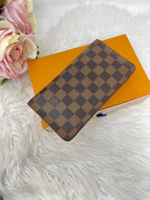 Load image into Gallery viewer, Zippy Wallet DE SKU6361
