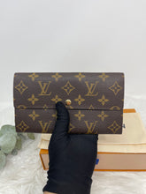 Load image into Gallery viewer, Sarah Wallet SKU6143