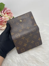 Load image into Gallery viewer, Kisslock Wallet SKU6327