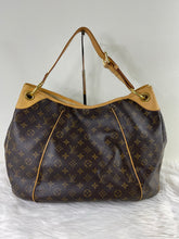 Load image into Gallery viewer, Galleria GM Monogram SKU702