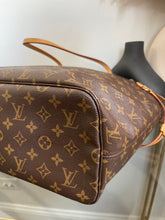Load image into Gallery viewer, Neverfull MM Pivione SKU6392