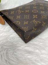Load image into Gallery viewer, Toiletry 26 SKU6324