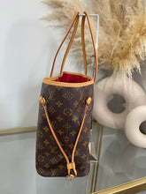 Load image into Gallery viewer, Neverfull MM Cerise SKU6290