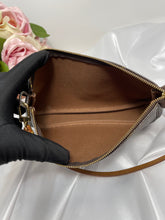 Load image into Gallery viewer, Pochette Accesories SKU6250