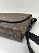 Load image into Gallery viewer, Messenger Magnetic Bag SKU1507