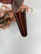 Load image into Gallery viewer, Sarah Envelope SKU