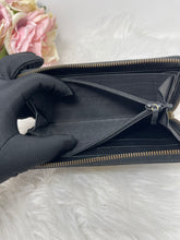 Load image into Gallery viewer, Gucci Marmont Wallet