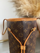 Load image into Gallery viewer, Neverfull MM Pivione SKU6392