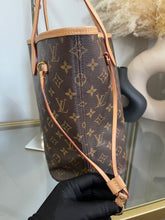 Load image into Gallery viewer, Neverfull MM Cerise SKU6340