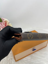 Load image into Gallery viewer, Kisslock Wallet SKU6355