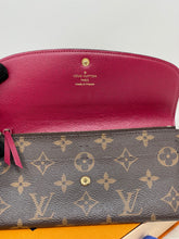 Load image into Gallery viewer, Emilie Wallet Fuchsia SKU6082
