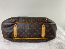 Load image into Gallery viewer, Galleria GM Monogram SKU702