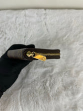 Load image into Gallery viewer, Zippy Coin Monogram SKU848