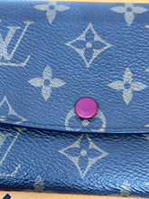 Load image into Gallery viewer, Emilie Wallet Fuchsia SKU6082