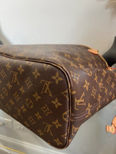 Load image into Gallery viewer, Neverfull MM Cerise SKU6340