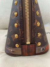 Load image into Gallery viewer, Alma BB Limited Transformed Time Trunk