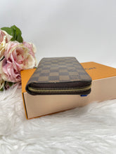 Load image into Gallery viewer, Zippy Wallet SKU6418
