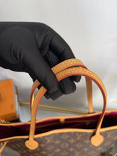 Load image into Gallery viewer, Neverfull MM Pivione SKU6267