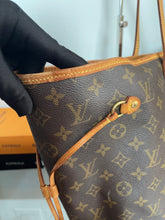 Load image into Gallery viewer, Neverfull GM Beige SKU6347