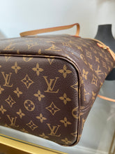 Load image into Gallery viewer, Neverfull MM Cerise SKU6340