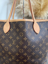 Load image into Gallery viewer, Neverfull MM Cerise SKU6340