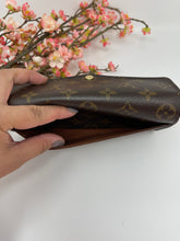 Load image into Gallery viewer, Sarah Envelope SKU