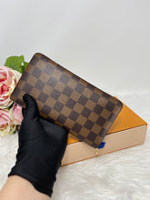 Load image into Gallery viewer, Zippy Wallet DE SKU6361