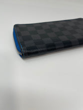 Load image into Gallery viewer, Men’s Zippy Wallet SKU1175