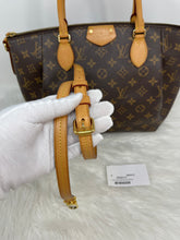 Load image into Gallery viewer, Turenne MM Monogram SKU1527