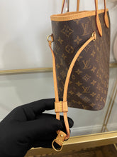 Load image into Gallery viewer, Neverfull MM Cerise SKU6290
