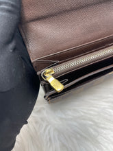 Load image into Gallery viewer, Sarah DE Wallet SKU6335