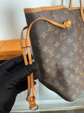 Load image into Gallery viewer, Neverfull GM Beige SKU6347