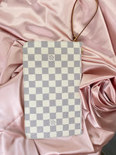 Load image into Gallery viewer, Neverfull Pouch MM Azur SKU6289