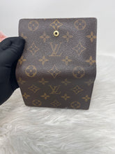 Load image into Gallery viewer, Kisslock Wallet SKU6327