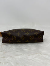 Load image into Gallery viewer, Toiletry 19 SKU1537