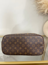 Load image into Gallery viewer, Neverfull MM Cerise SKU6290