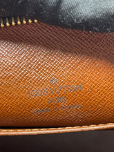 Load image into Gallery viewer, Drouot Crossbody SKU6244